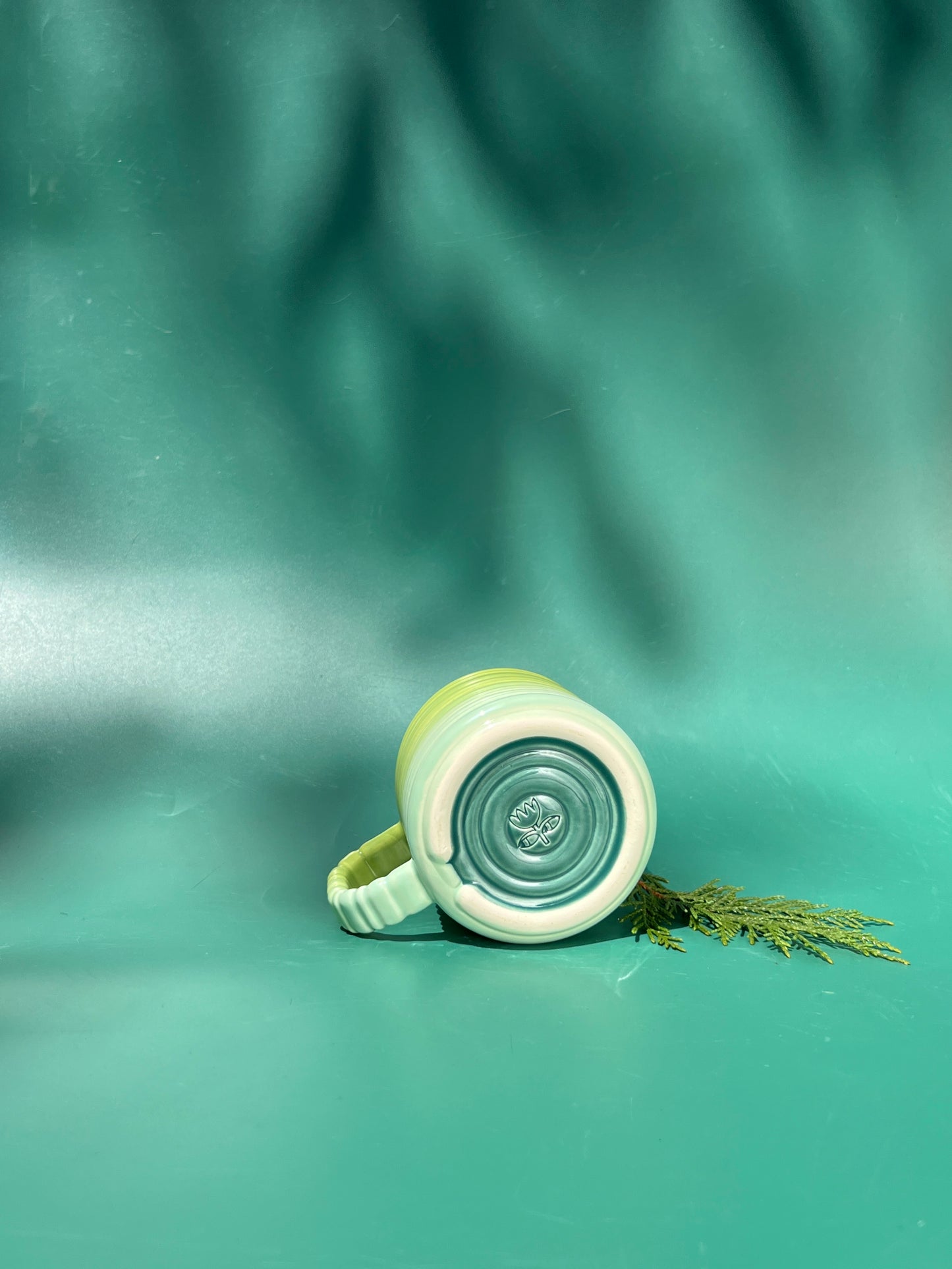The 10oz Rizzo Mug with Horizontal Texture in Green and Aqua Fade