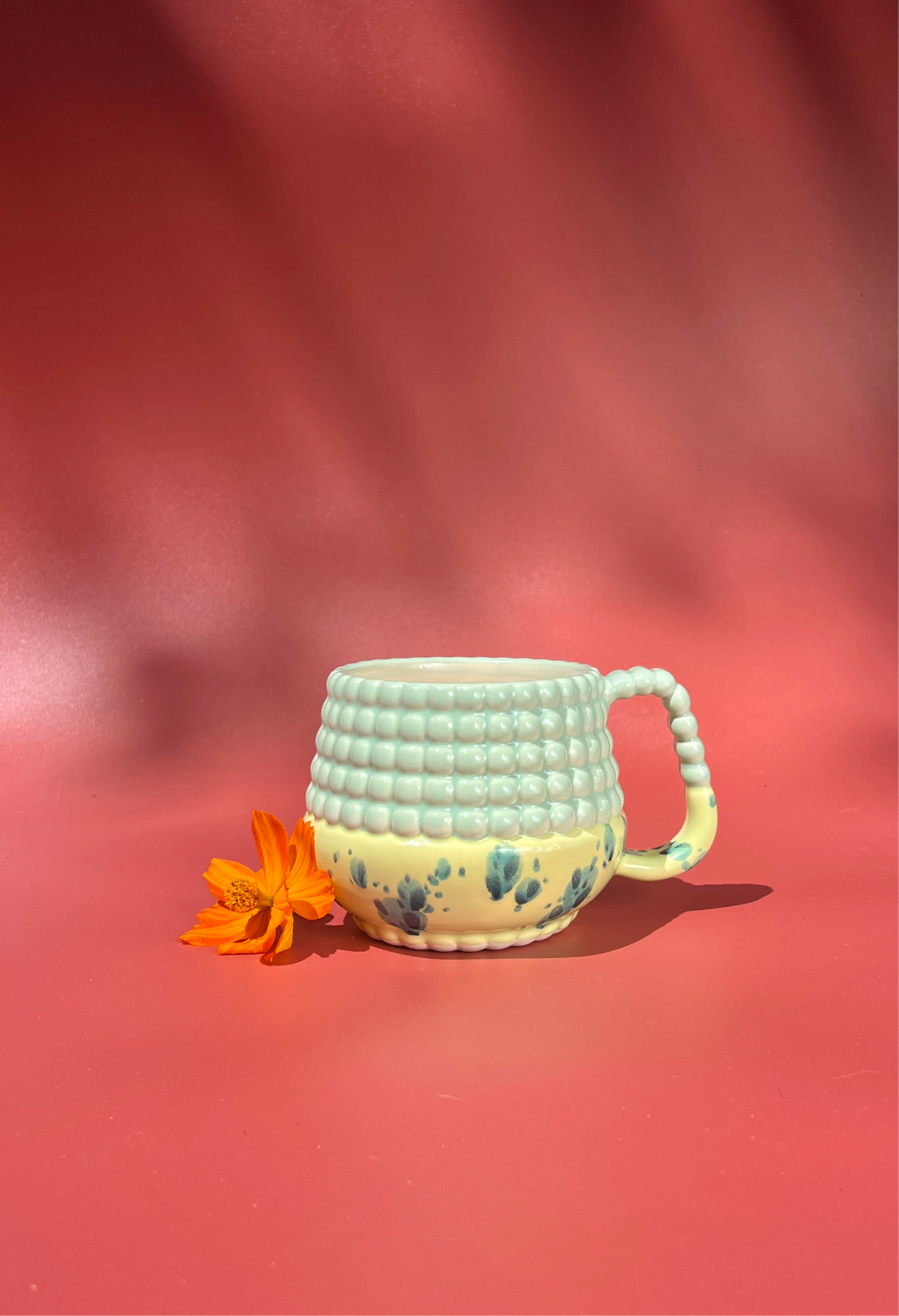 Ludo Mug with Big Dimple Top in Aqua Splotch