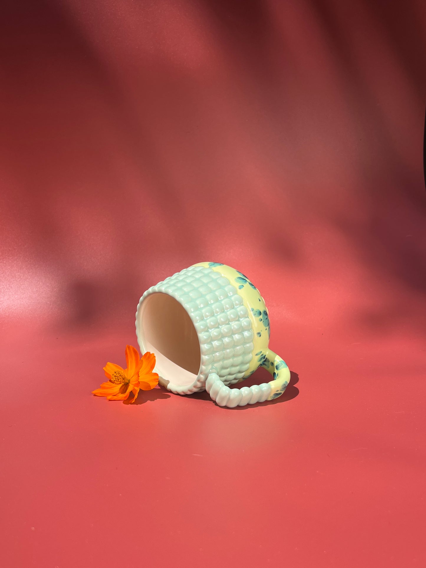 Ludo Mug with Big Dimple Top in Aqua Splotch