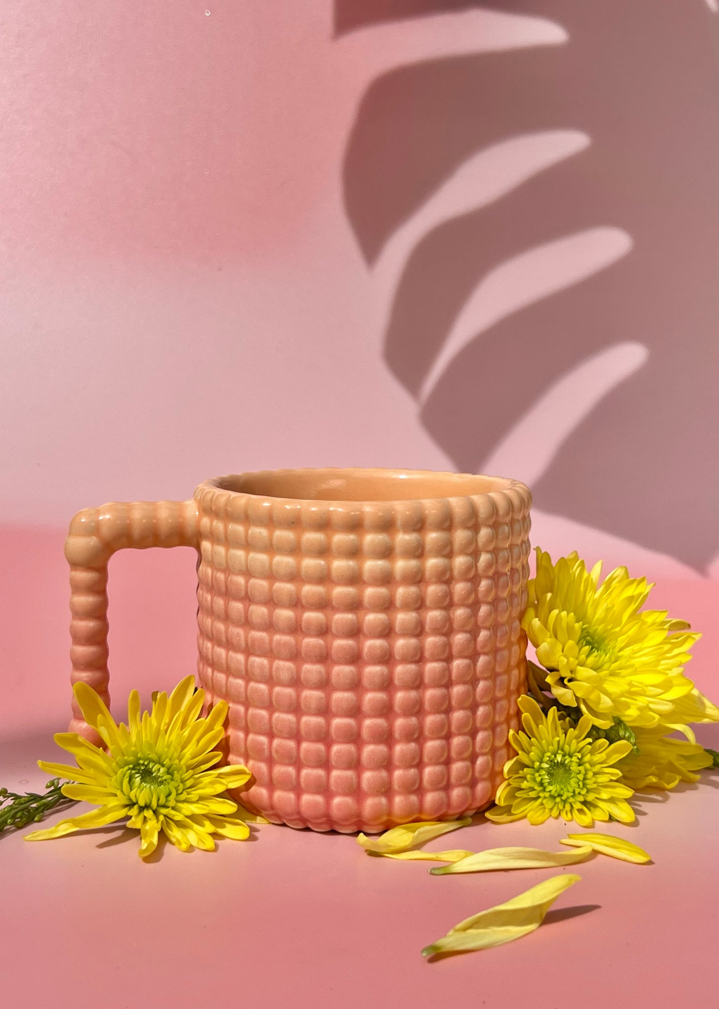 PREORDER Gozarian Mug with Big Dimple Texture in Peach Pink Fade