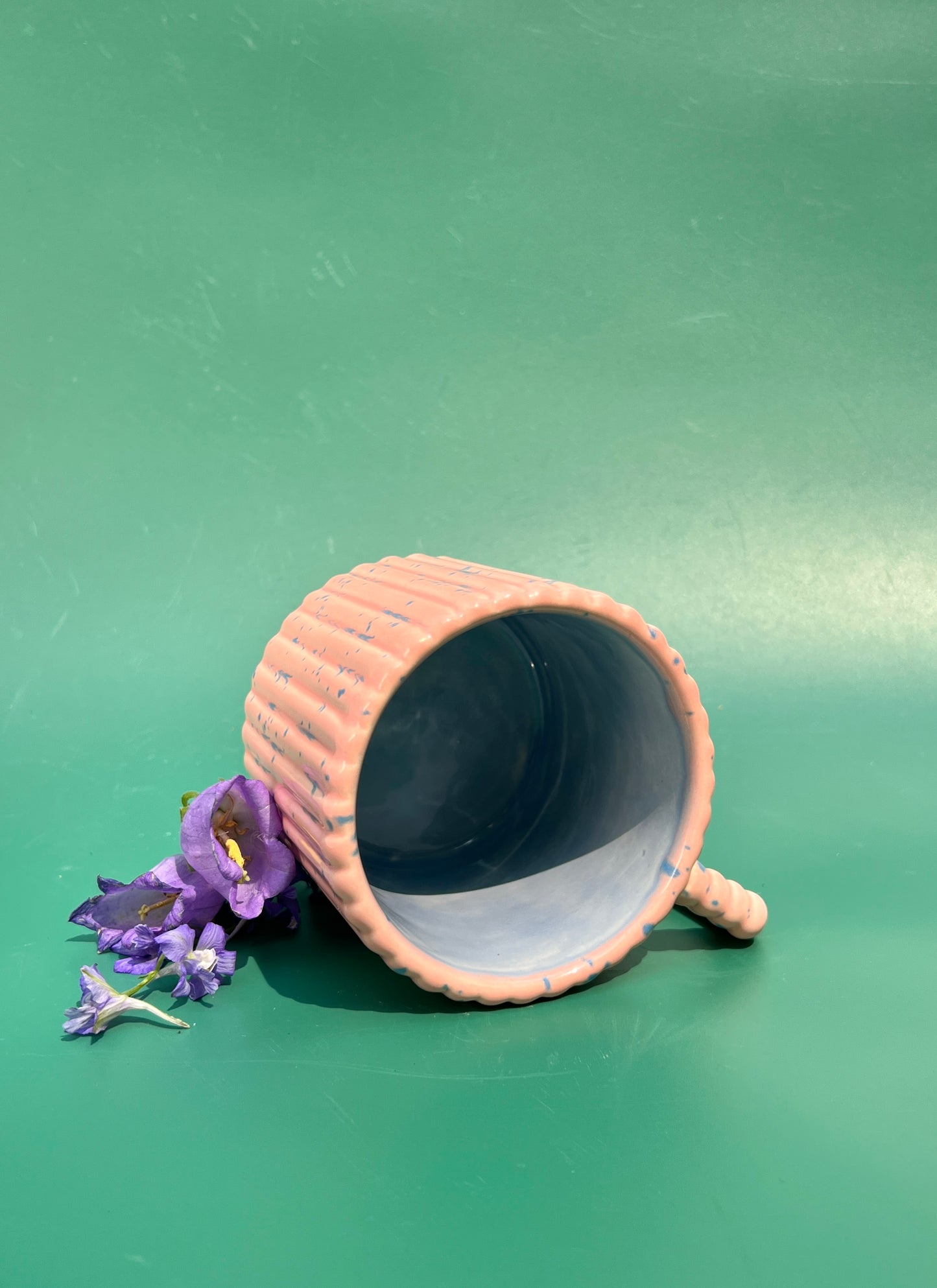 Gozarian Mug with Vertical Texture in Pink and Aqua Fleck