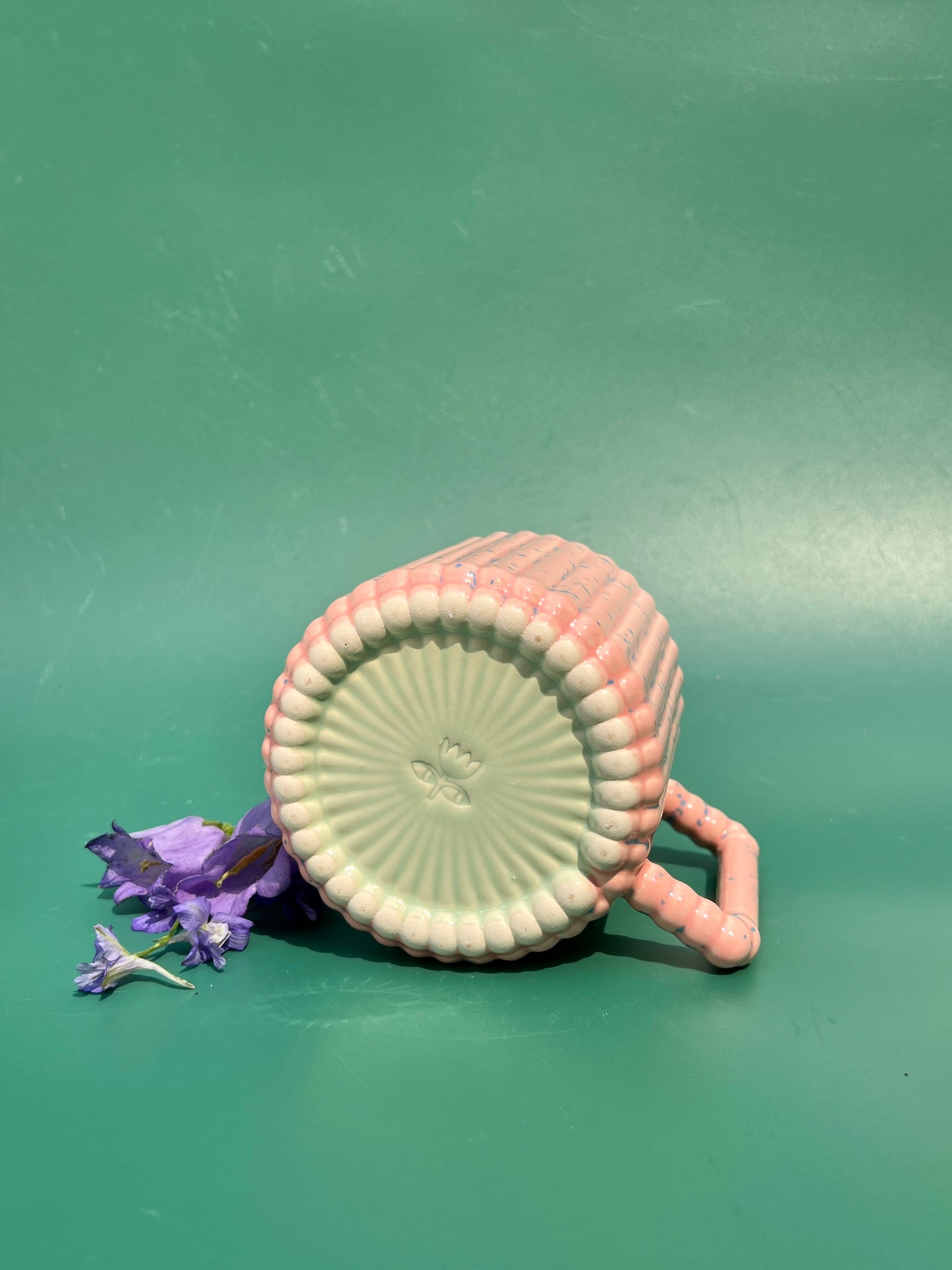 Gozarian Mug with Vertical Texture in Pink and Aqua Fleck