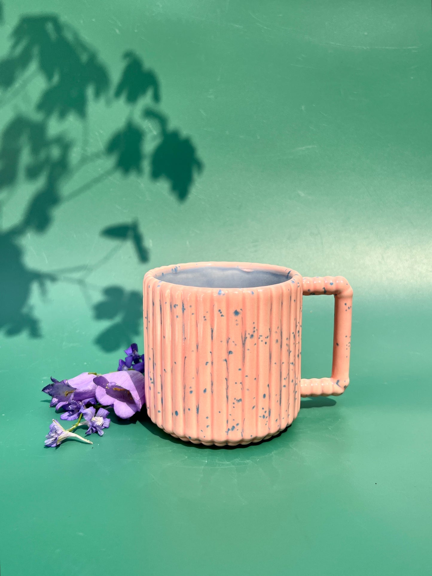 Gozarian Mug with Vertical Texture in Pink and Aqua Fleck