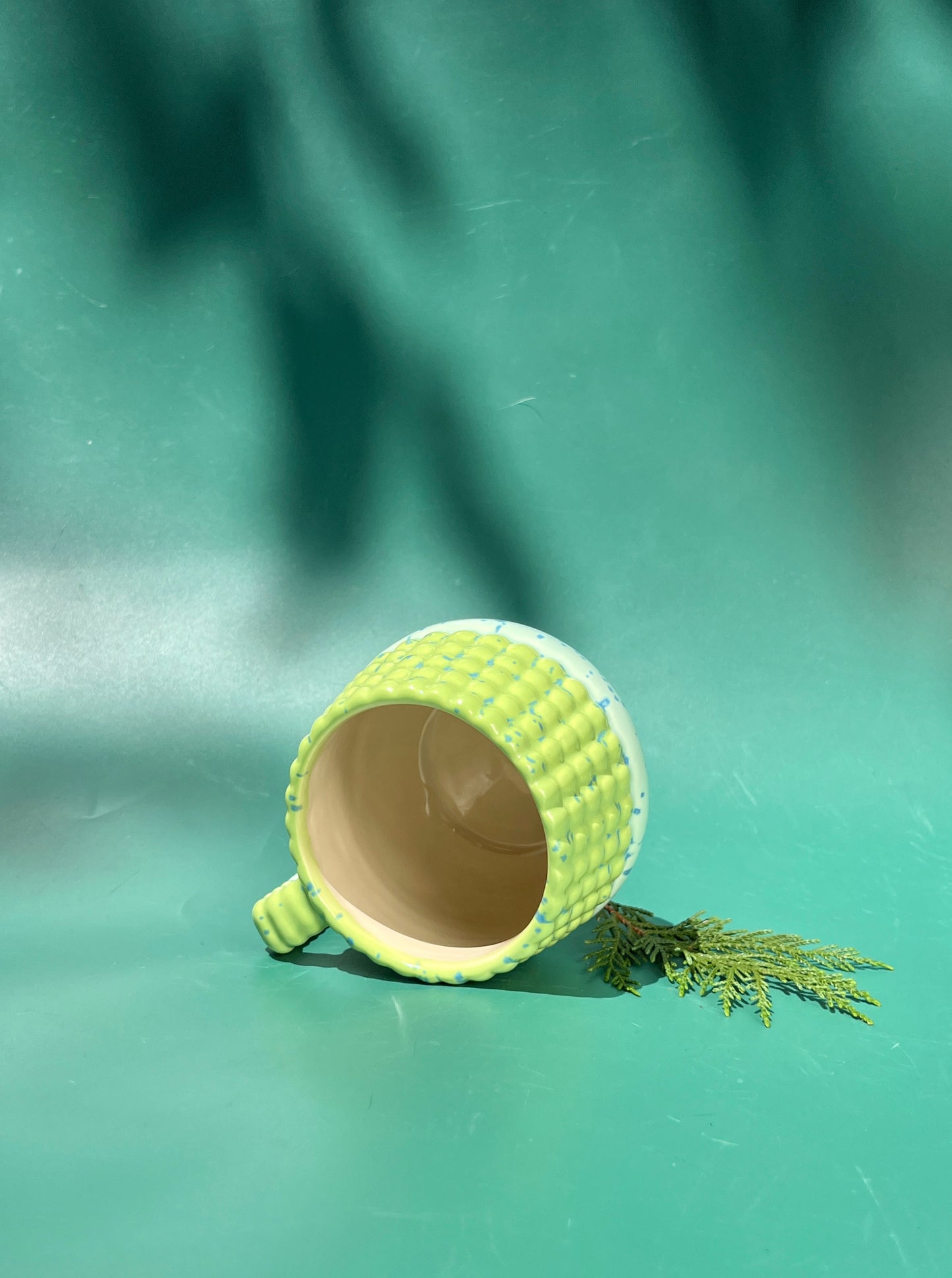16oz Ludo Mug with Big Dimple Top in Aqua Green Speck