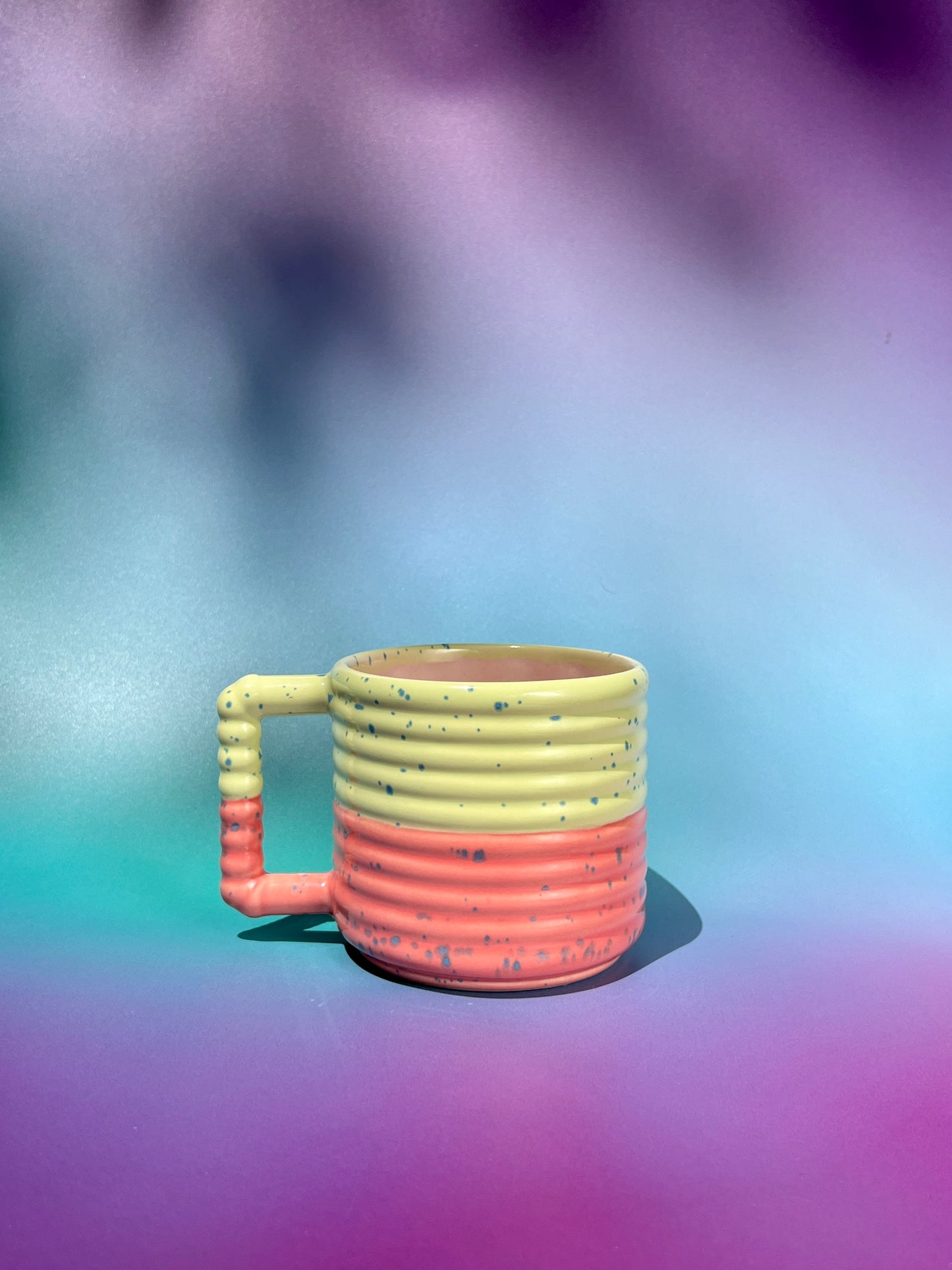14oz Gozarian Mug with Horizontal Texture in Green and Coral Speck