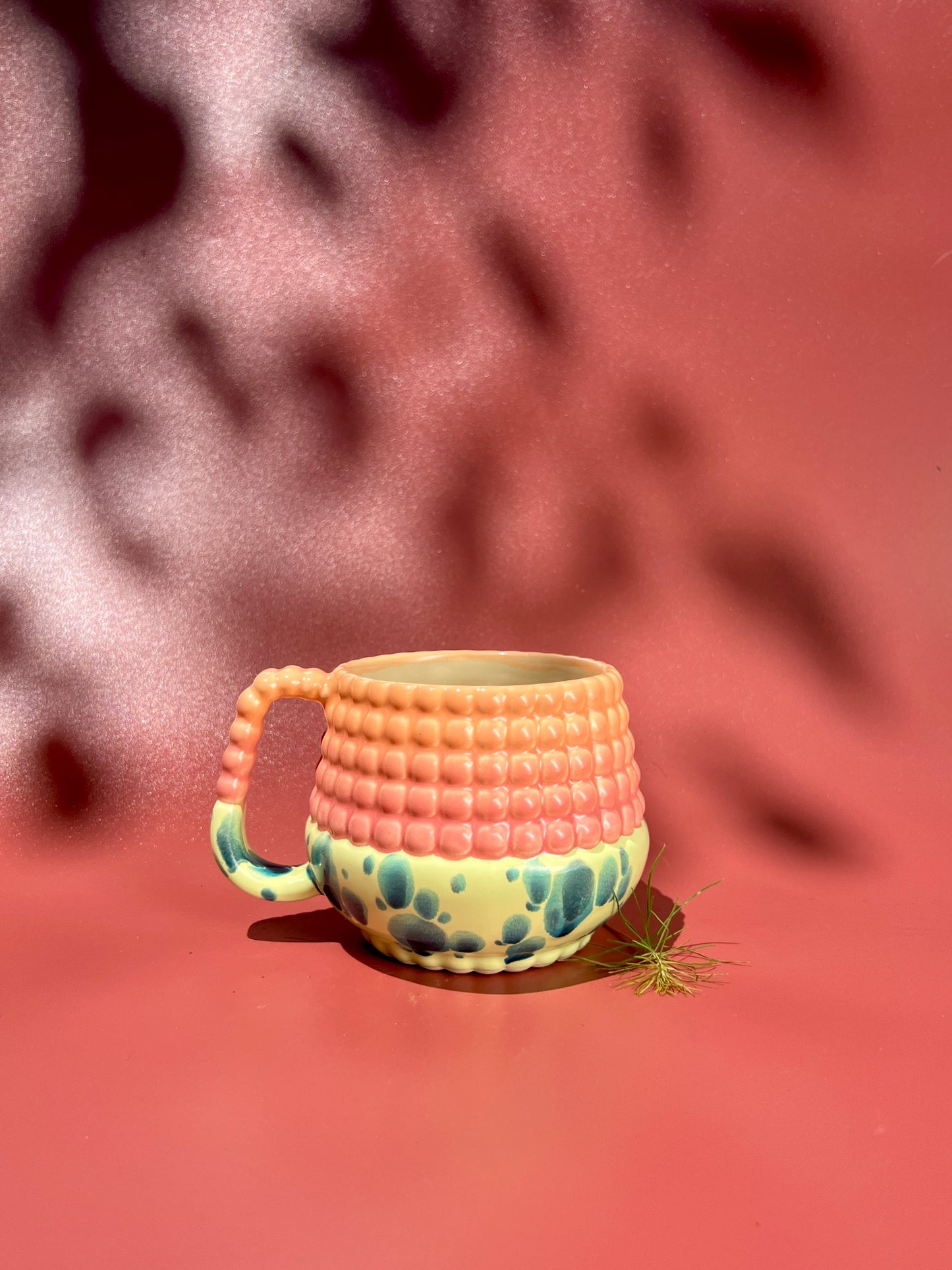 16oz Ludo Mug with Big Dimple Top in Aqua Splotch And Peach Fade