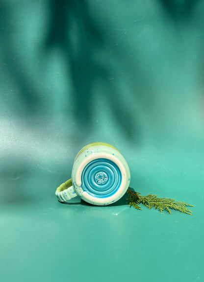 The 10oz Rizzo Mug with Horizontal Texture in Aqua Green Speckle