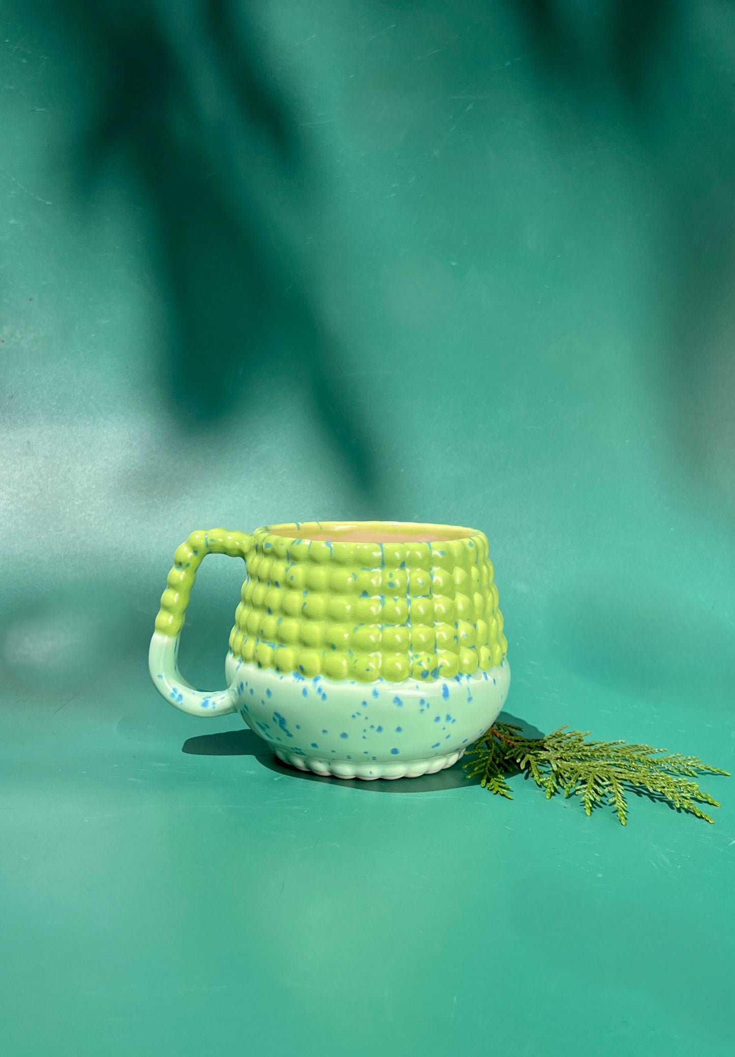 16oz Ludo Mug with Big Dimple Top in Aqua Green Speck